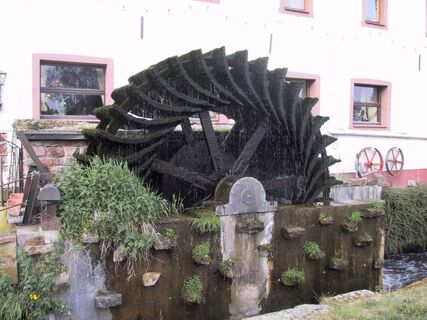 Das Mühlrad der Aumühle in Haßloch.