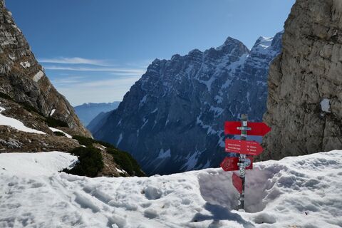 Luknja – unser Ziel, im Sommer ein Kreuzungspunkt der Wanderwege.