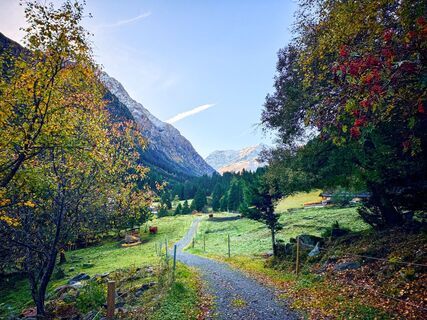 Talwanderweg im Herbst