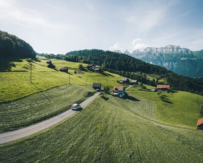 Ab in die Berge mit dem Heidiland E-Car