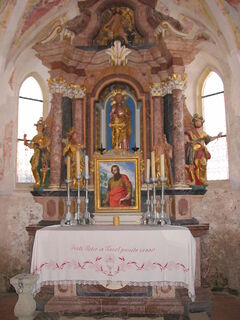 Der Hauptaltar der Kirche St. Peter oberhalb von Begunje