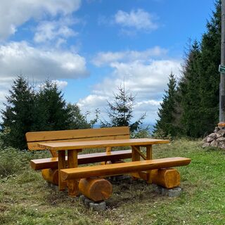 Brunnhügel Sitzgruppe