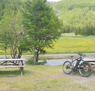 Ortschaft Brusà del Plan - Rastplatz am Fluss MTB