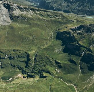 Tomülhorn mit Alp und Pass