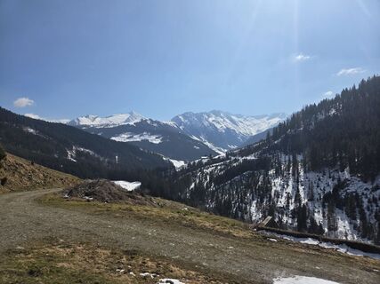 Fotografija s spletne strani Zsombor Pintér na poti