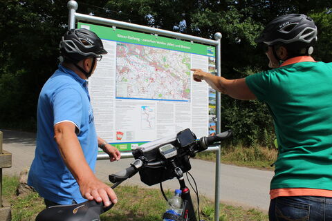Radfahrer am Weser-Radweg