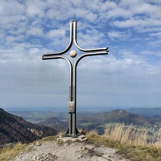 Das schöne große Gipfelkreuz am Wieserhörndl.