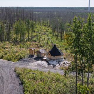 Die Hütte von Susineva am Rande des Brandgebietes von Raution