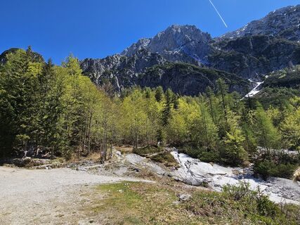 Fotografija s spletne strani Franz Russ na poti