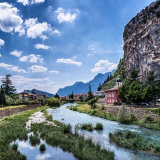 Es geht los! Den Fluss Sarca entlang