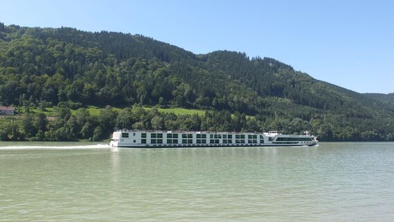 Kreuzfahrtschiff auf der Donau