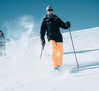 Schneeschuhlaufen am Segnesboden in Flims Laax.