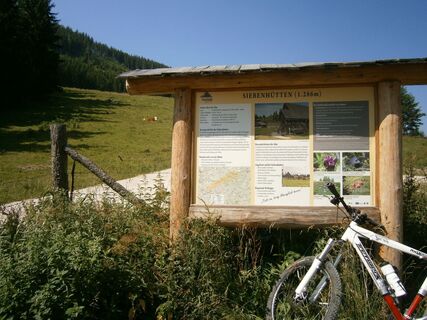Am Pakrplatz vor der Alm