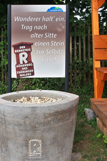 Rennsteigbeginn am "Tor zum Rennsteig" in Hörschel