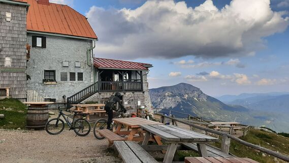 Fotografija s spletne strani Aga M na poti