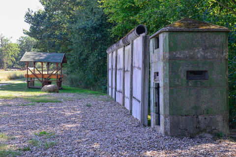 Teil der Grenzmauer bei Rade