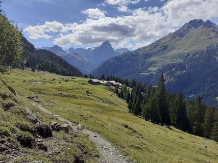 Photo de maria jose poltera le long du parcours