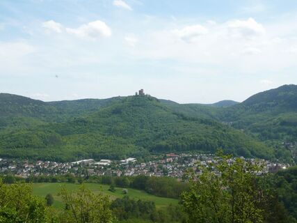 Ausblick auf Annweiler und den Trifels