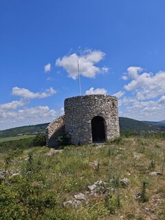 Fotografija s spletne strani Katona Ferk Mariann na poti