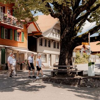 Dorfplatz - Dorfrundgang Guggisberg
