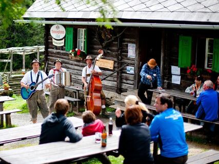 Unterhaltung bei der Knödelhütte