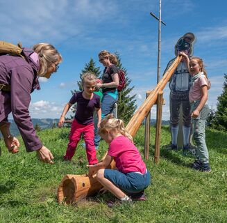 Alphornspieler auf dem MounTeens-Detektivweg
