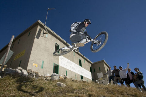 Sprünge mit dem Mountainbike