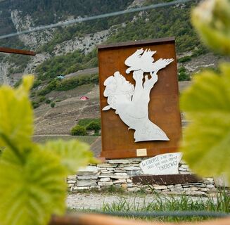 Das Werk von Hans Erni über die Rebe bei Farinet