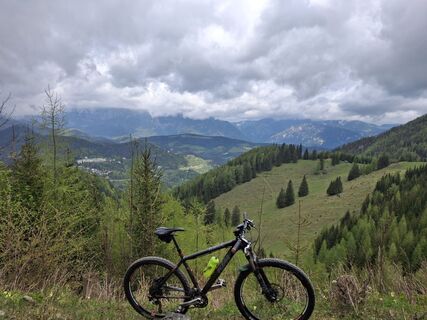 Fotografia z Hubert Eichtinger na trase