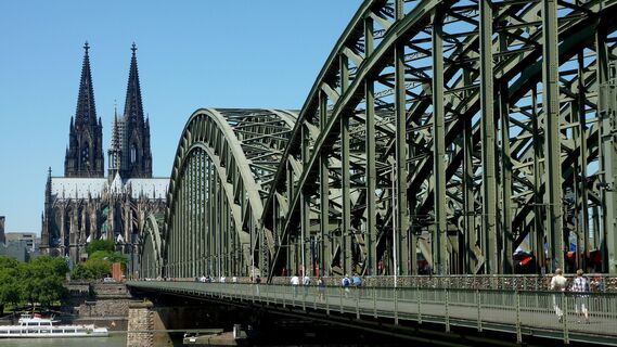 Hohenzollernbrücke mit Dom