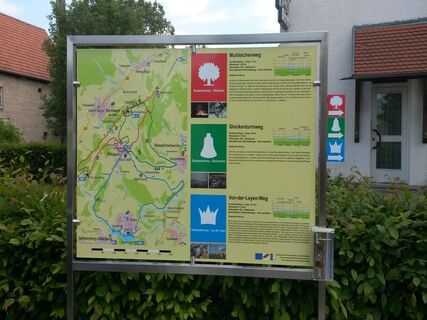 Informationstafel vor dem Dorfgemeinschaftshaus in Börsborn