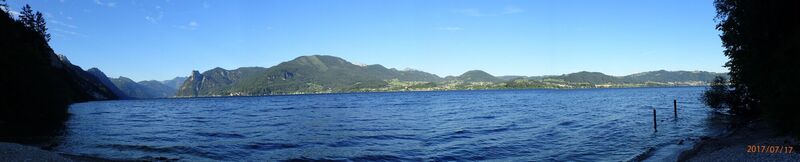 am See entlang