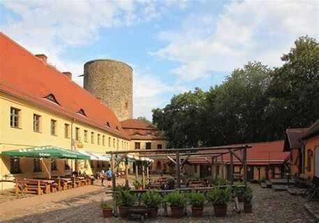 Biergarten in der Burg Rabenstein