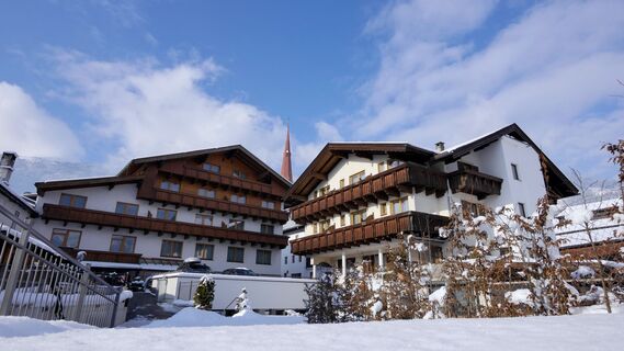Central Hotel &amp; Apart