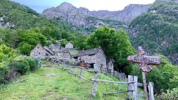Weg Vogorno-Bardughè