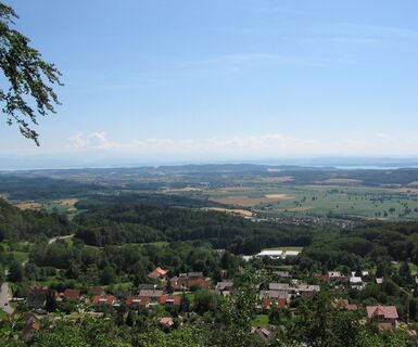 Blick vom Bellevue-Platz in Richtung Bodensee und Alpen