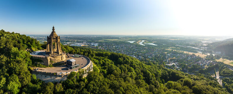 Porta Westfalica-Kaiser-Wilhelm-Denkmal-Teutoburger-Wald-Tourismus-D-Ketz-022-CC-BY-SA.jpg