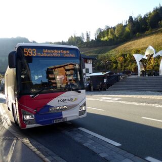 In Mühlbach am Hochkönig wartet der Wanderbus für die Weiterfahrt.