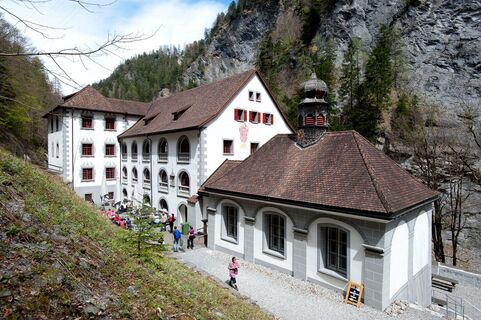 Altes Bad Pfäfers vor der  Taminaschlucht