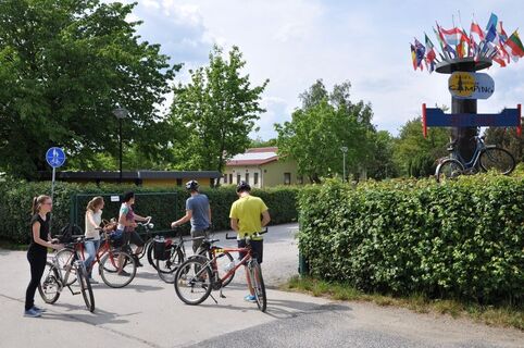 Radler auf dem Spreeradweg am Bautzener Campingplatz