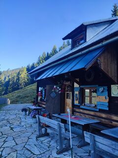 Ersatzfrühstück auf der Terrasse der Schönwetterhütte
