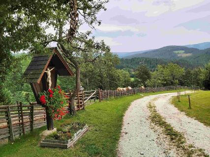 Wegkreuz in St. Kathrein/H., Joglland-Waldheimat in der Oststeiermark
