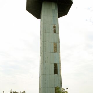Der Bayernturm ist nicht unbedingt schön, aber mit über 30 m Höhe ein imposanter Aussichtspunkt.
