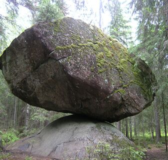 Kummakivi