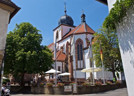 Marktplatz mit Georgskirche