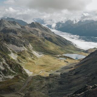 Aussicht vom Piz Nair Richtung Val Schlattain und Lej Alv