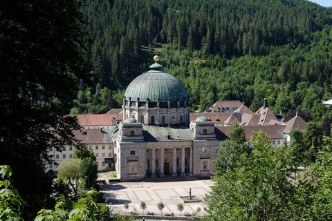 Blick vom Philosophenweg auf den Dom von St. Blasien