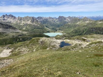 Blick auf Henneseen und Silvrettastausee