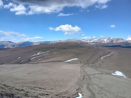 Fotografija s spletne strani Aurel Cararush na poti
