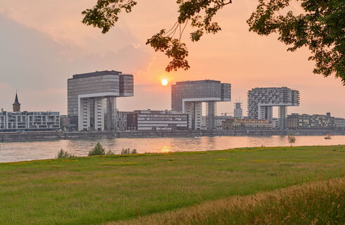 Kranhäuser im Sonnenuntergang